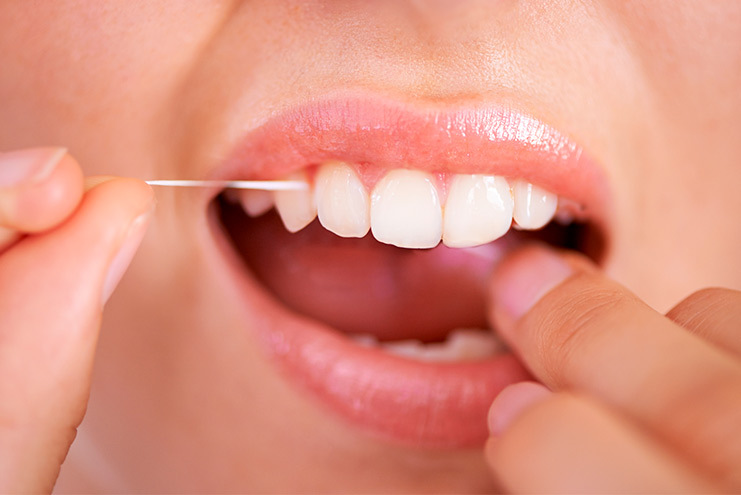 Cómo usar el hilo dental?